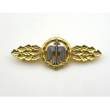 Short Range Day Fighter Clasp in Gold